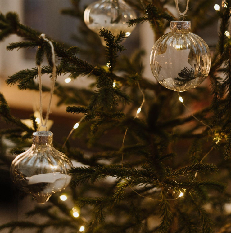 Finding the Right Christmas Tree Size for Your 9-Foot Ceiling: Expert Tips and Tricks