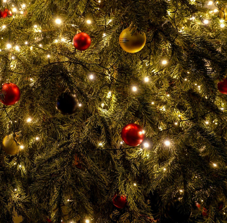 Choosing the Perfect Pre-Lit Christmas Tree
